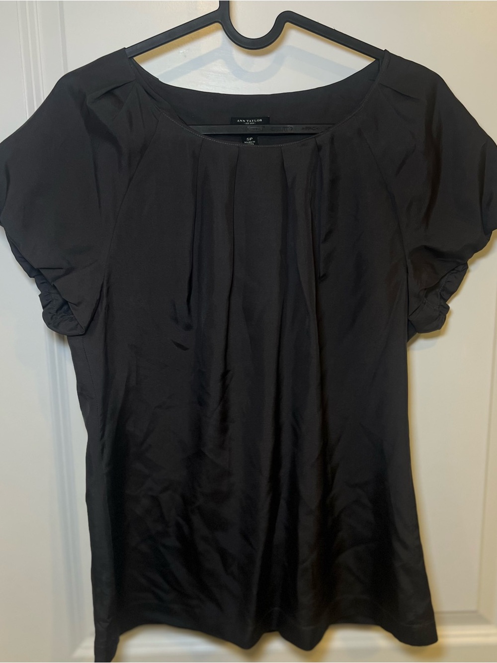 Ann Taylor Black Short-Sleeve Pleated Scoop Neck Blouse